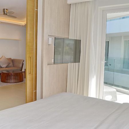 Aqua Boracay Hotel Balabag  Ruang foto A bedroom at the hotel