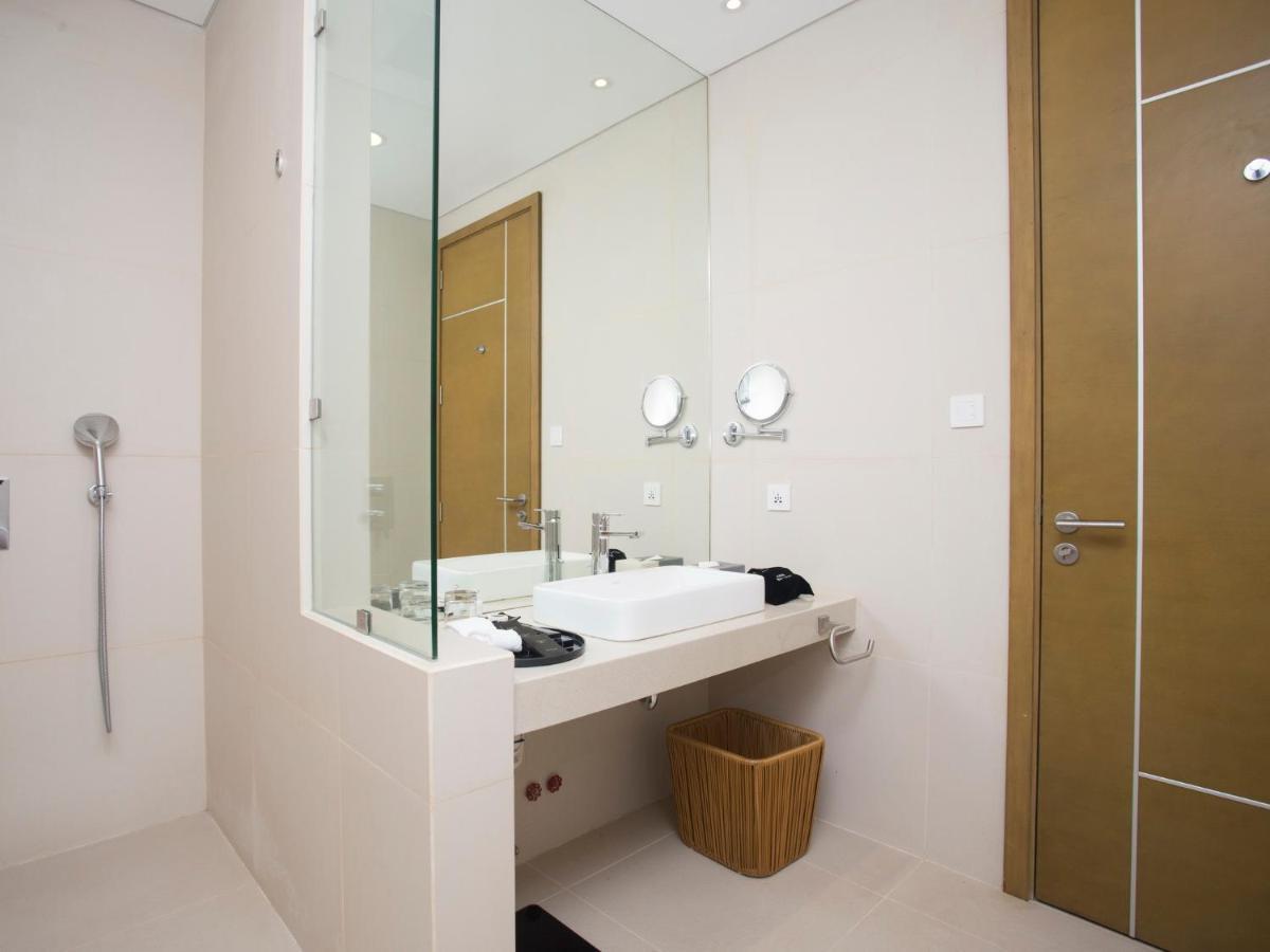 Aqua Boracay Hotel Balabag  Bagian luar foto Bathroom