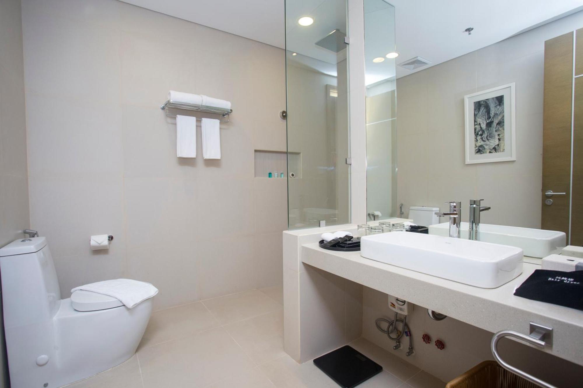 Aqua Boracay Hotel Balabag  Ruang foto Bathroom