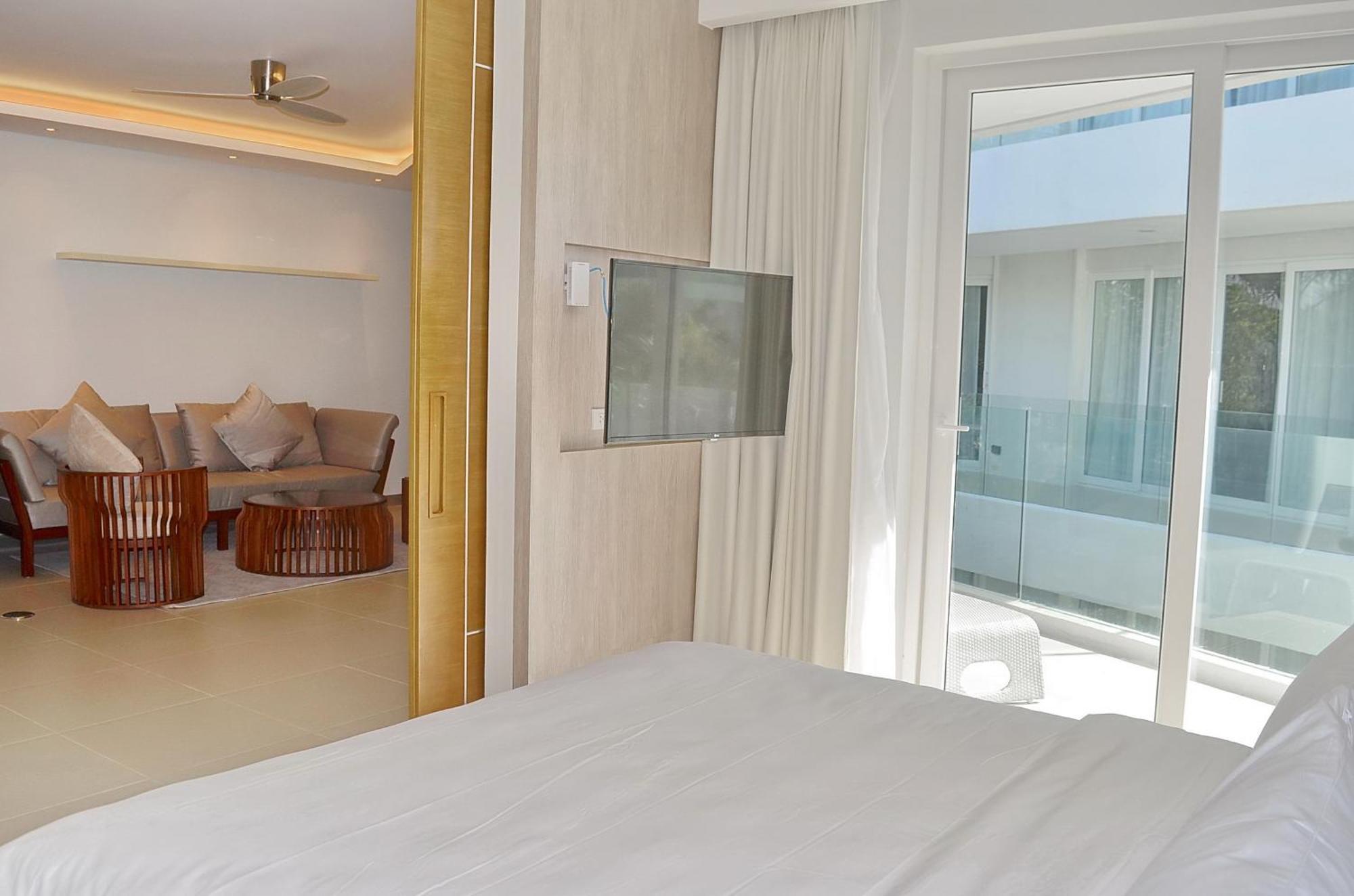 Aqua Boracay Hotel Balabag  Ruang foto A bedroom at the hotel