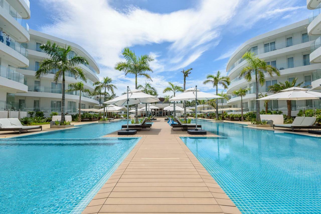 Aqua Boracay Hotel Balabag  Bagian luar foto The swimming pool at the resort