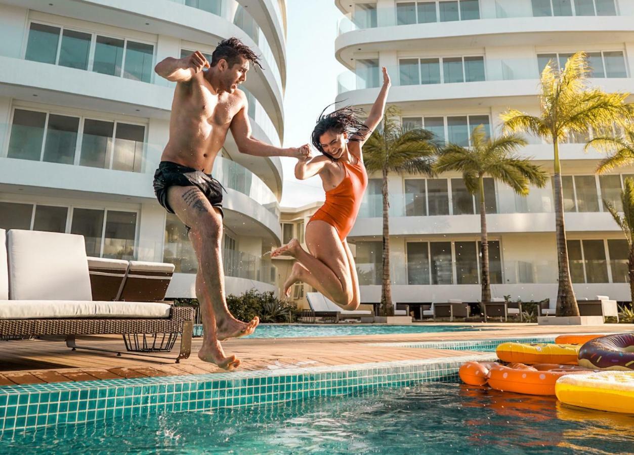 Aqua Boracay Hotel Balabag  Bagian luar foto The swimming pool at the hotel