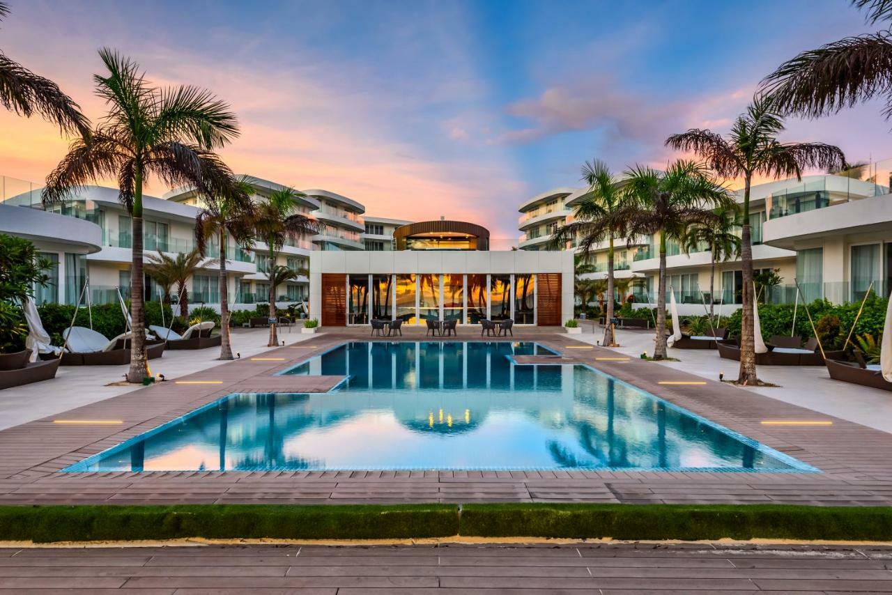 Aqua Boracay Hotel Balabag  Bagian luar foto The swimming pool at the hotel
