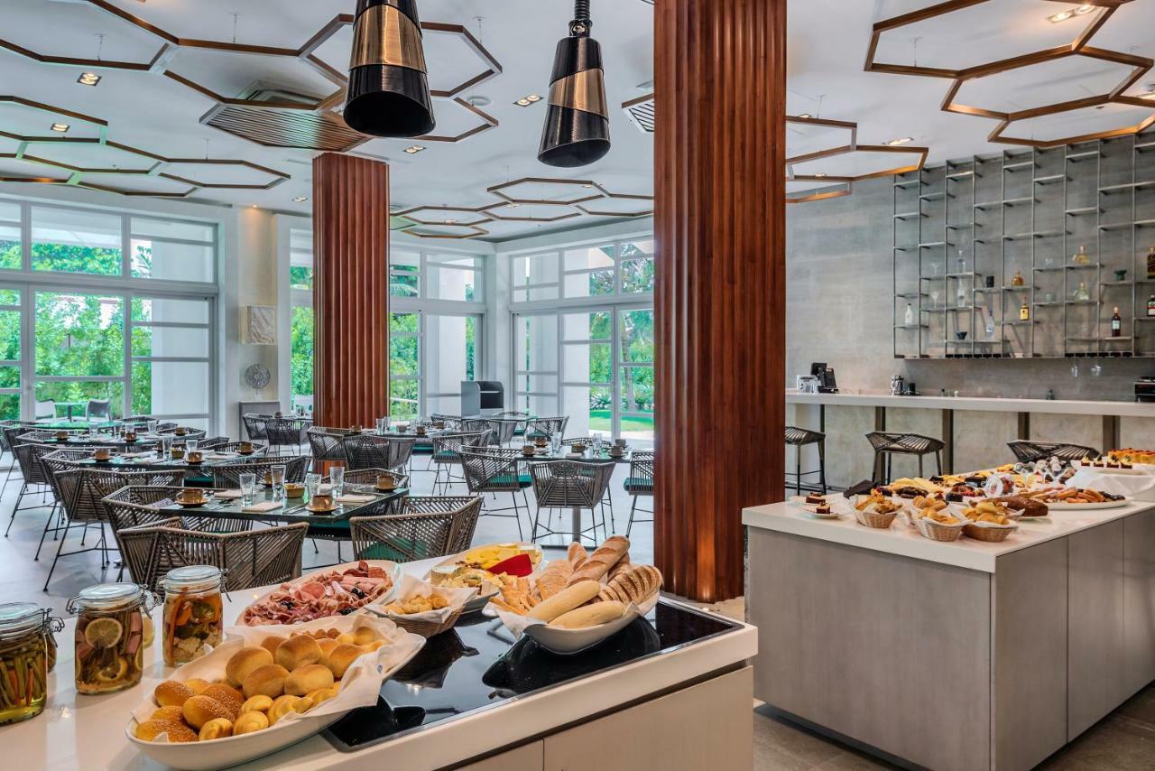 Aqua Boracay Hotel Balabag  Bagian luar foto The restaurant at the National Museum of the Czech Republic